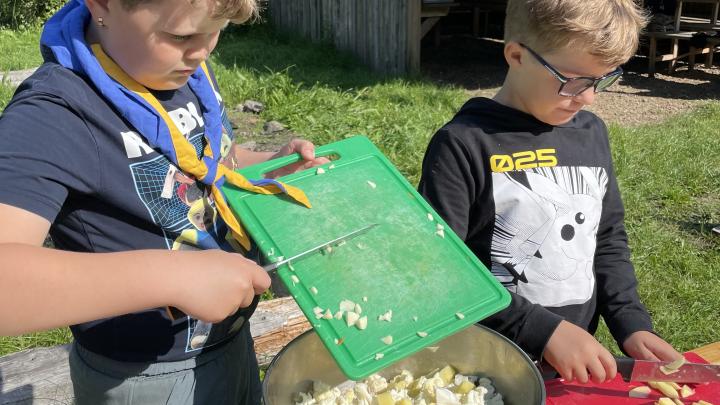 Minier laver suppe under det store Aksel løb